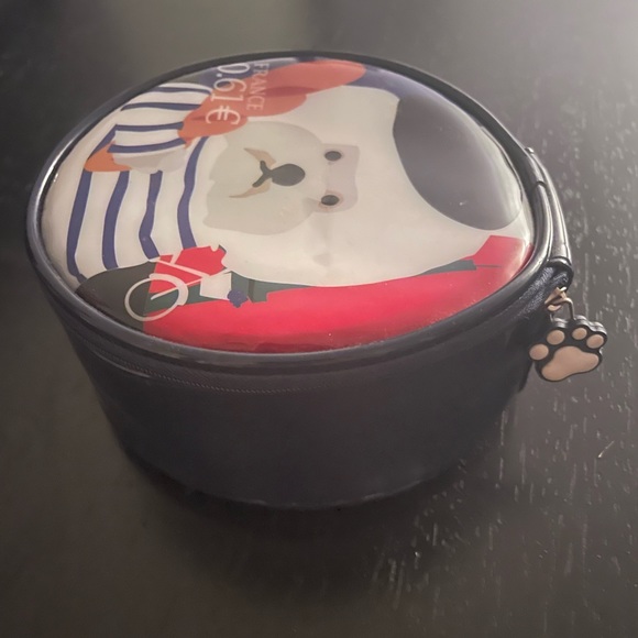 Round Cosmetics Case by Missha - Picture 6 of 8